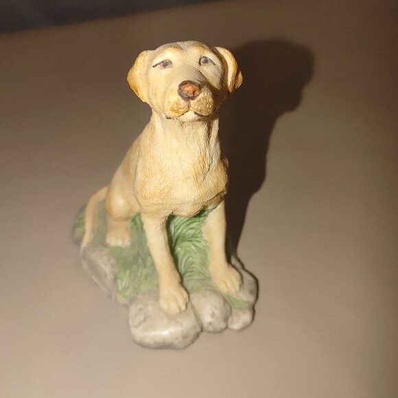 Yellow Labrador Retriever Figurine Champaigne Designs Resin Hand-Painted Dog - Picture 8 of 8